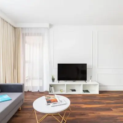Prestigious & Classy Apartment Next To The Metro Station by Noclegi Renters
