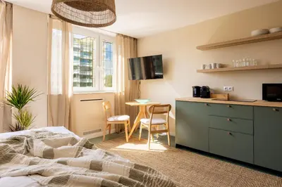 Telewizja i/lub zestaw kina domowego w obiekcie Four Seasons Old Town - Spring