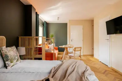 Telewizja i/lub zestaw kina domowego w obiekcie Four Seasons Old Town - Autumn