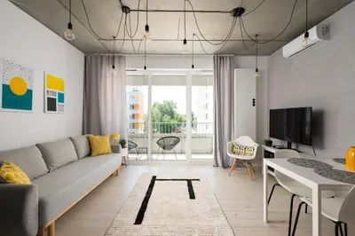 Telewizja i/lub zestaw kina domowego w obiekcie Lotnisko Chopina Stylish Studio by BookingHost