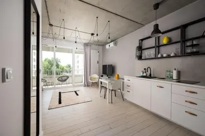 Kuchnia lub aneks kuchenny w obiekcie Lotnisko Chopina Stylish Studio by BookingHost