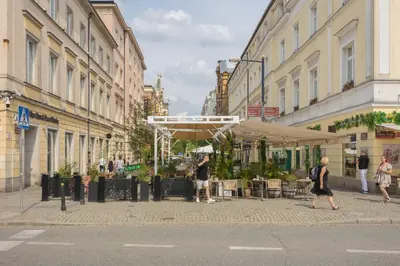 Goście zatrzymujący się w obiekcie Chmielna Green Apartment by BookingHost