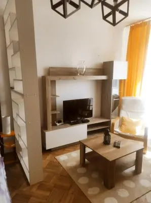 Telewizja i/lub zestaw kina domowego w obiekcie Przytulny apartament w centrum Warszawy