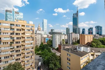 Widok na miasto Warszawa z tego apartamentu