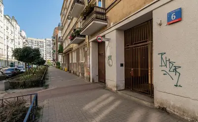 Budynek, w którym mieści się apartament