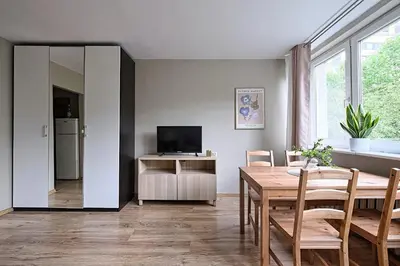 Telewizja i/lub zestaw kina domowego w obiekcie UrbanNest - Cozy studio - Bagno 7