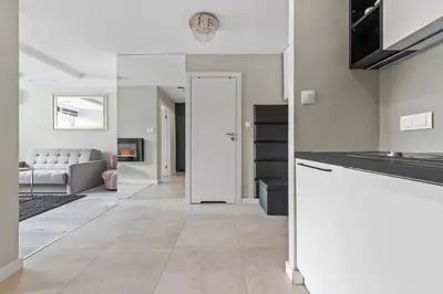 Telewizja i/lub zestaw kina domowego w obiekcie RentPlanet - Apartament Mokotowska