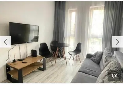 Telewizja i/lub zestaw kina domowego w obiekcie AirPort Apartment Cybernetyki 3c