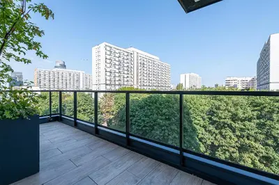 Balkon lub taras w obiekcie RentPlanet - Apartamenty Grzybowska