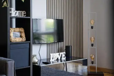 Telewizja i/lub zestaw kina domowego w obiekcie Downtown Apt - Top Location, City View, Bus&Tram - by Rentujemy