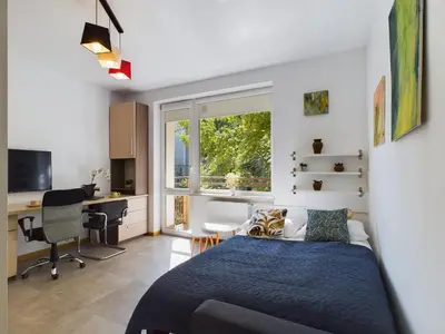Telewizja i/lub zestaw kina domowego w obiekcie Beautiful Studio Perfect for Remote Work by Noclegi Renters