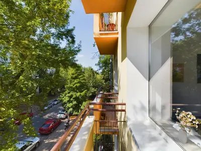 Balkon lub taras w obiekcie Beautiful Studio Perfect for Remote Work by Noclegi Renters