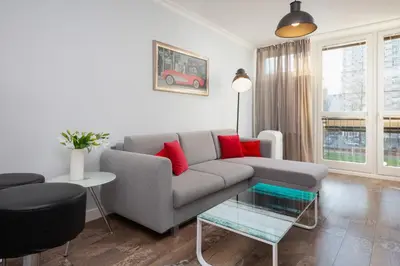 Część wypoczynkowa w obiekcie Modern Pereca Apartment close to Metro Rondo ONZ by Noclegi Renters