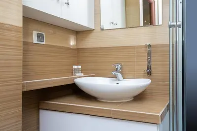 Łazienka w obiekcie Modern Pereca Apartment close to Metro Rondo ONZ by Noclegi Renters
