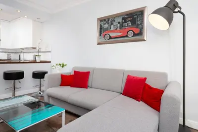 Część wypoczynkowa w obiekcie Modern Pereca Apartment close to Metro Rondo ONZ by Noclegi Renters