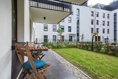 Ogród w obiekcie LUX Unique Rzeczypospolitej Apartment with Parking by Renters Prestige