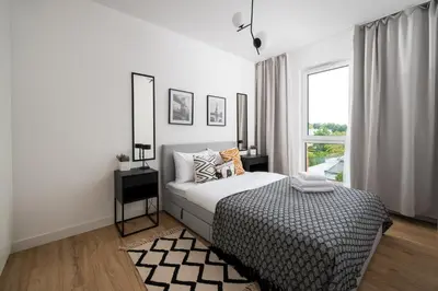 Łóżko lub łóżka w pokoju w obiekcie Sage Green Stylish Apartment by BookingHost