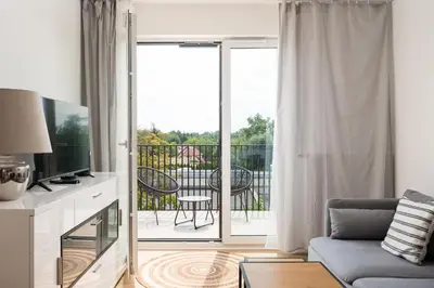 Balkon lub taras w obiekcie Sage Green Stylish Apartment by BookingHost