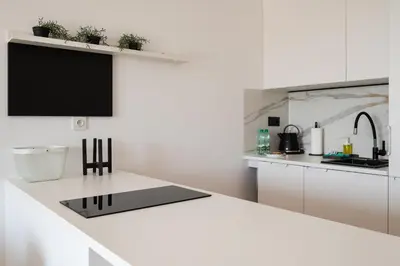 Kuchnia lub aneks kuchenny w obiekcie Sage Green Stylish Apartment by BookingHost