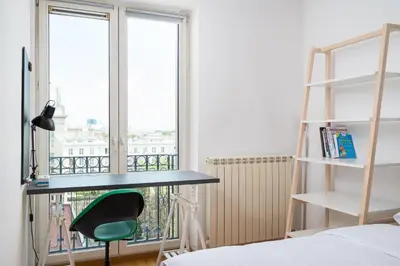 Łóżko lub łóżka w pokoju w obiekcie Plac Konstytucji Deluxe Apartment by BookingHost