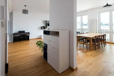 Kuchnia lub aneks kuchenny w obiekcie Plac Konstytucji Deluxe Apartment by BookingHost