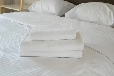 Łóżko lub łóżka w pokoju w obiekcie Plac Konstytucji Deluxe Apartment by BookingHost