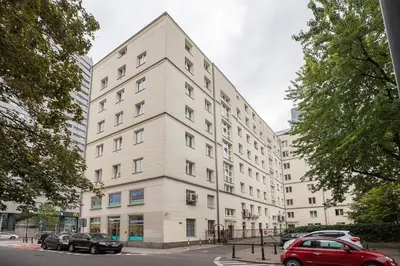 Budynek, w którym mieści się apartament