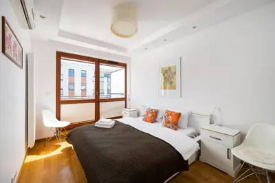 Łóżko lub łóżka w pokoju w obiekcie Strzelców 2-Bedroom Apartment by BookingHost