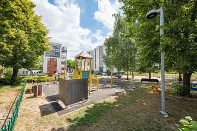 Ogród w obiekcie Strzelców 2-Bedroom Apartment by BookingHost
