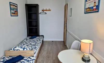 Łóżko lub łóżka w pokoju w obiekcie Grzybowska Pokoje Centrum