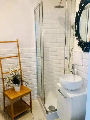 Łazienka w obiekcie 40 m2 Apartament City Centrum- 1km od Dworca Centralnego- Piękny Widok na Warszawę- Nowo grodzka