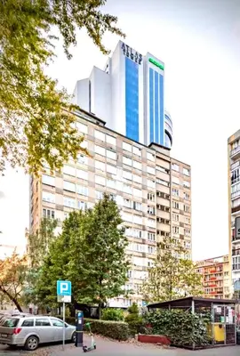 Budynek, w którym mieści się apartament