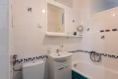 Łazienka w obiekcie Na Muranowie - mieszkanie z historią I In Muranów - a flat with Warsaw history