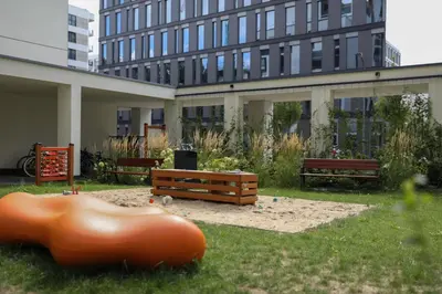 Ogród w obiekcie Apartament Zdziechowskiego with Parking and AC, Mokotów