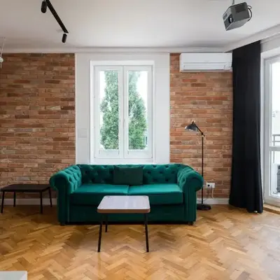City Centre Stylish Apartment by BookingHost
