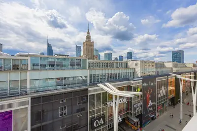 Widok na miasto Warszawa z tego apartamentu