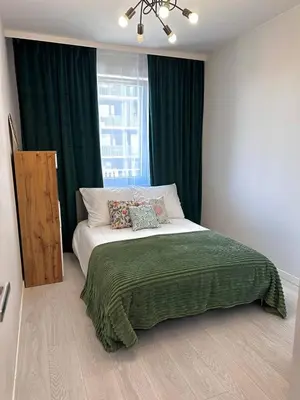 Łóżko lub łóżka w pokoju w obiekcie Apartament blisko dworca Warszawa Zachodnia, miejsce parkingowe w cenie