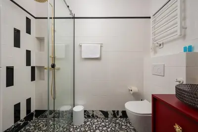 Łazienka w obiekcie Nowolipki Deluxe Red Studio