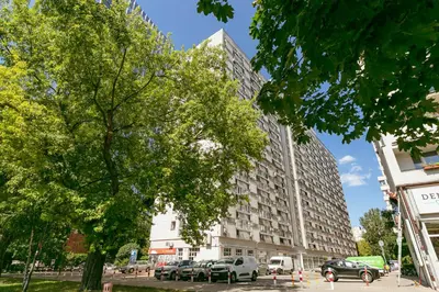 Budynek, w którym mieści się apartament