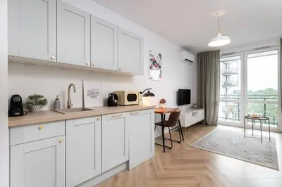 Kuchnia lub aneks kuchenny w obiekcie Rosewood Apartment with AC and Balcony Wiktoryn