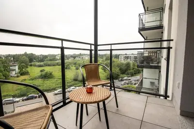 Balkon lub taras w obiekcie Rosewood Apartment with AC and Balcony Wiktoryn