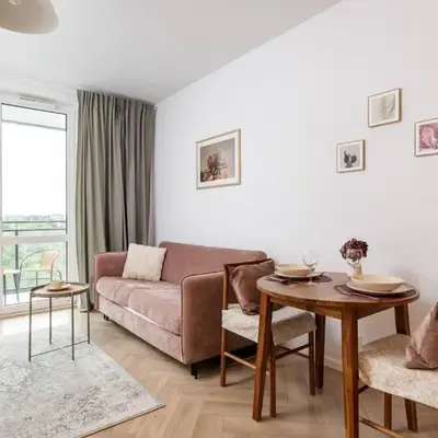 Rosewood Apartment with AC and Balcony Wiktoryn