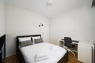 Łóżko lub łóżka w pokoju w obiekcie New Varsovia Comfort 569 by BookingHost