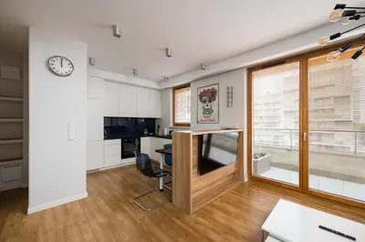 Telewizja i/lub zestaw kina domowego w obiekcie New Varsovia Comfort 569 by BookingHost