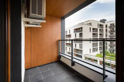Balkon lub taras w obiekcie Metro Wierzbno Stylish Apartment by BookingHost