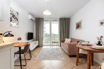Telewizja i/lub zestaw kina domowego w obiekcie Rosette Apartment with AC and Balcony Wiktoryn