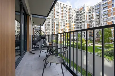 Balkon lub taras w obiekcie Piękne Studia dla 3 osób & Parking Warszawa by Noclegi Renters