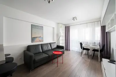 Część wypoczynkowa w obiekcie Chmielna Warsaw Downtown Apartment by BookingHost