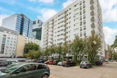 Budynek, w którym mieści się apartament