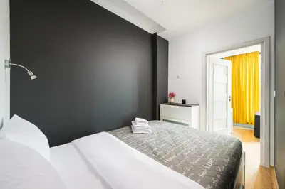 Łóżko lub łóżka w pokoju w obiekcie Ochota Deluxe Apartment by BookingHost